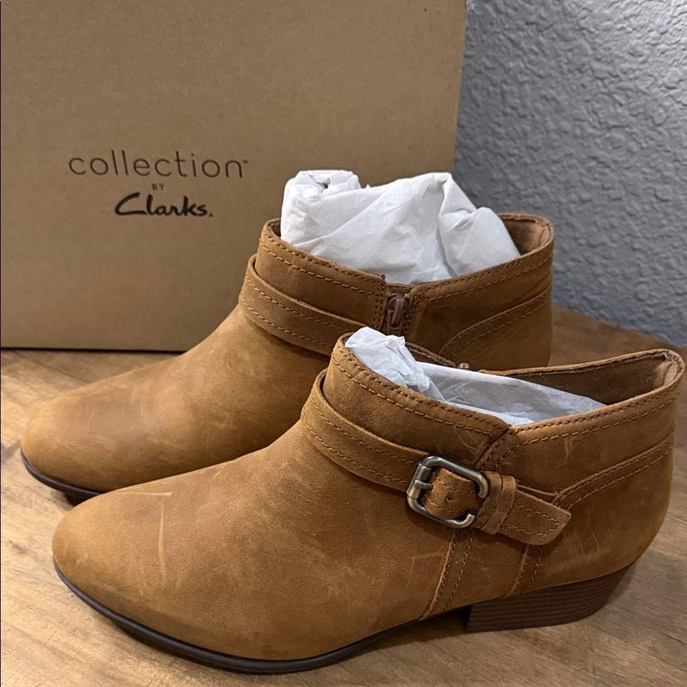 Clarks Women's Brown Leather Ankle Booties size 10 New in Box